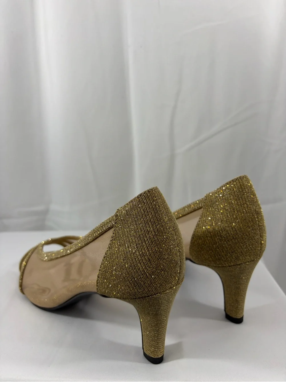 NWT Easy Street Women’s Size 8 Gold Mesh Glitter Peep-Toe Heels Dress Pumps